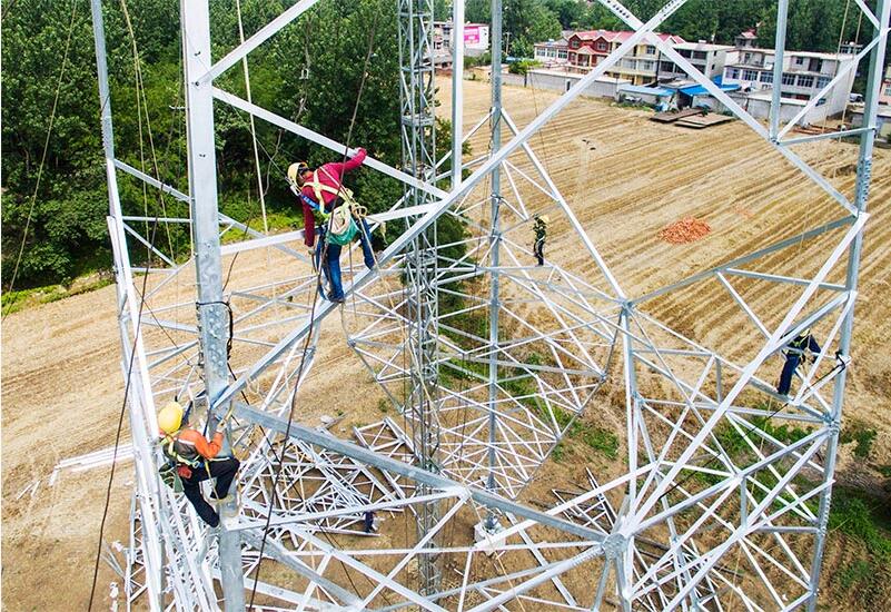 伯陽—潁州500千伏線路工程進(jìn)入組塔施工高峰期