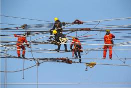 錫盟—泰州±800千伏特高壓直流輸電線路工程江蘇段線路架設(shè)接近尾聲