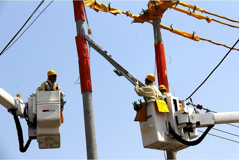 成功實施10千伏帶負荷直線桿改耐張桿帶電作業