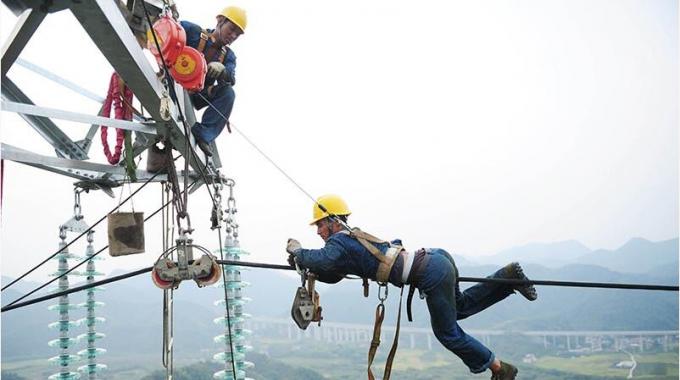 加緊建設安徽寧國至黃山吳川變電站220千伏輸電線路