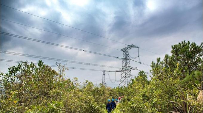 等電位帶電作業 消除500千伏輸電線路缺陷