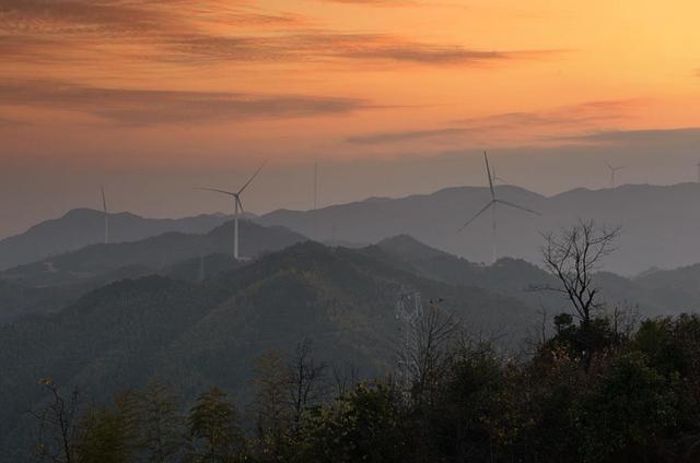 南雄建成粵北最大型風電項目，犁牛坪風電場二期并網投產